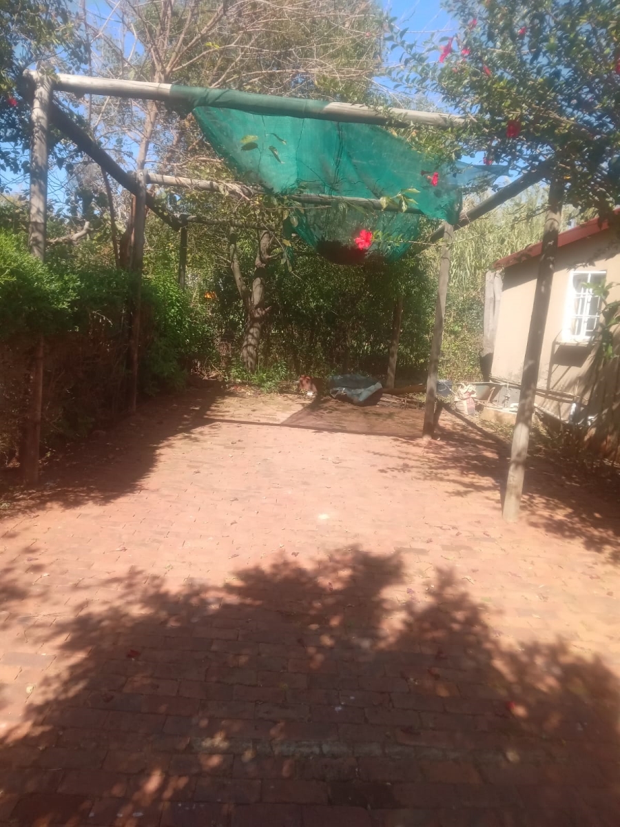 1 Bedroom Property for Sale in Glen Austin Gauteng