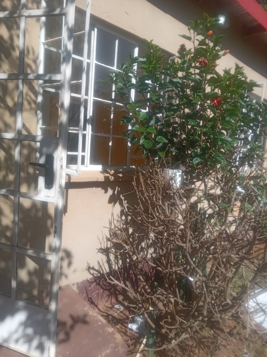 1 Bedroom Property for Sale in Glen Austin Gauteng