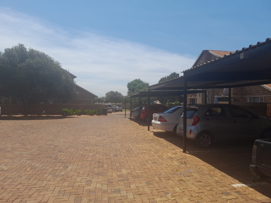 To Let 2 Bedroom Property for Rent in Heuwelsig Estate Gauteng