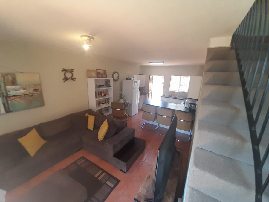 To Let 2 Bedroom Property for Rent in Heuwelsig Estate Gauteng
