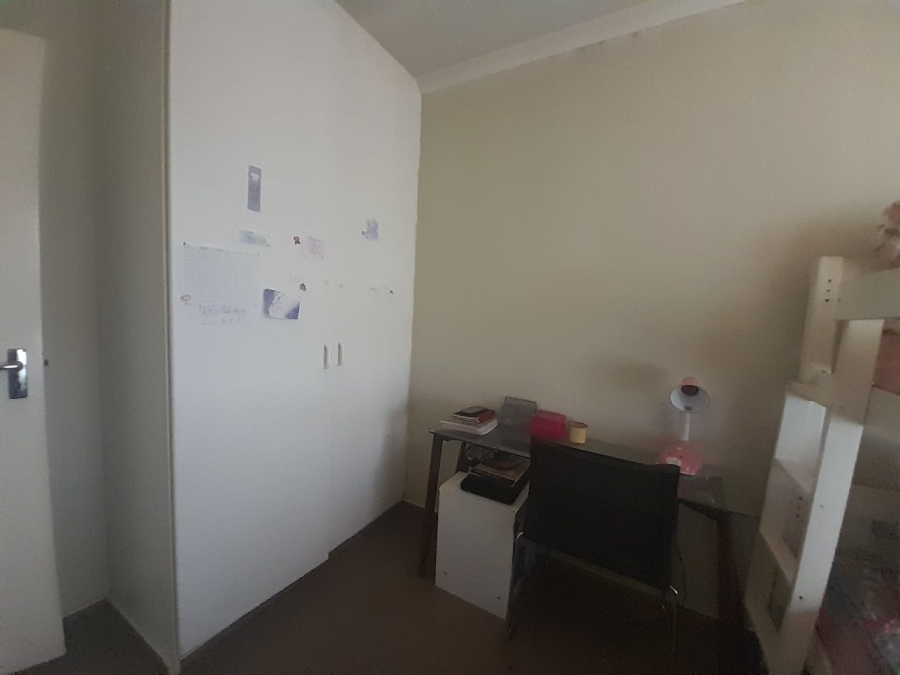 To Let 2 Bedroom Property for Rent in Heuwelsig Estate Gauteng