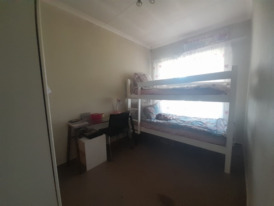 To Let 2 Bedroom Property for Rent in Heuwelsig Estate Gauteng