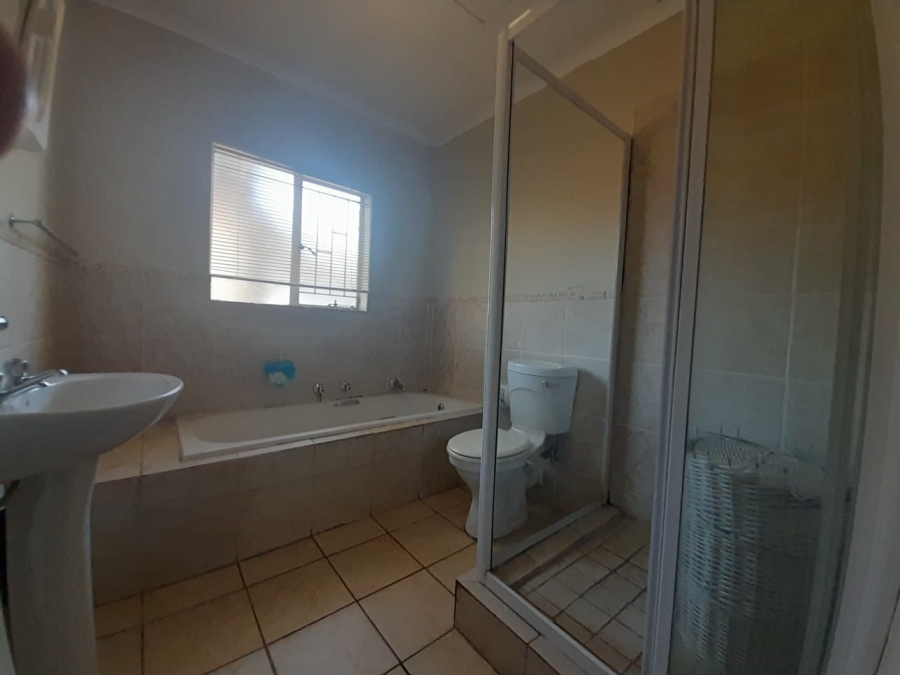 To Let 2 Bedroom Property for Rent in Heuwelsig Estate Gauteng