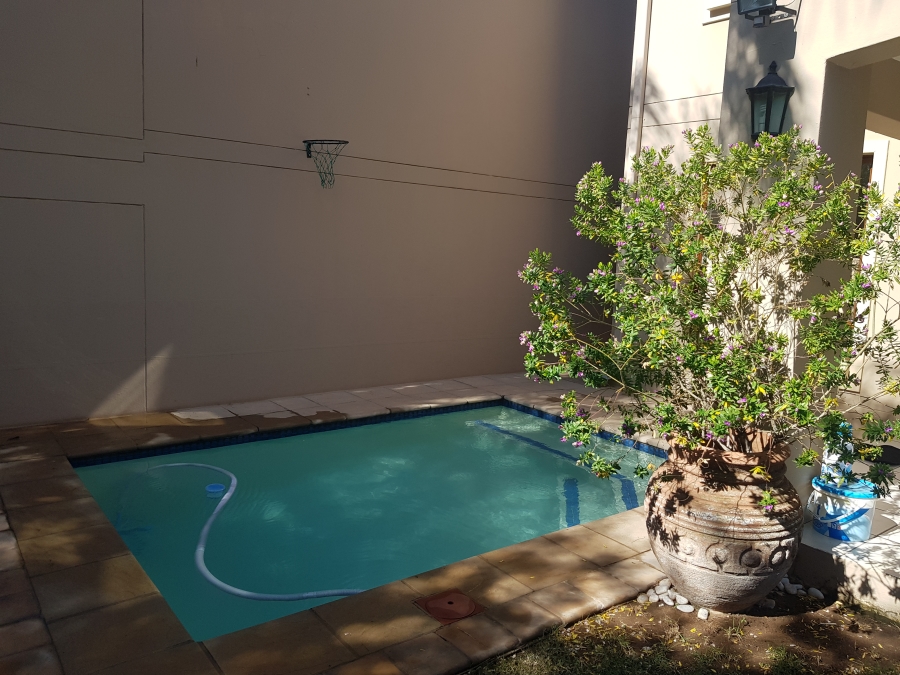 3 Bedroom Property for Sale in Broadacres Gauteng