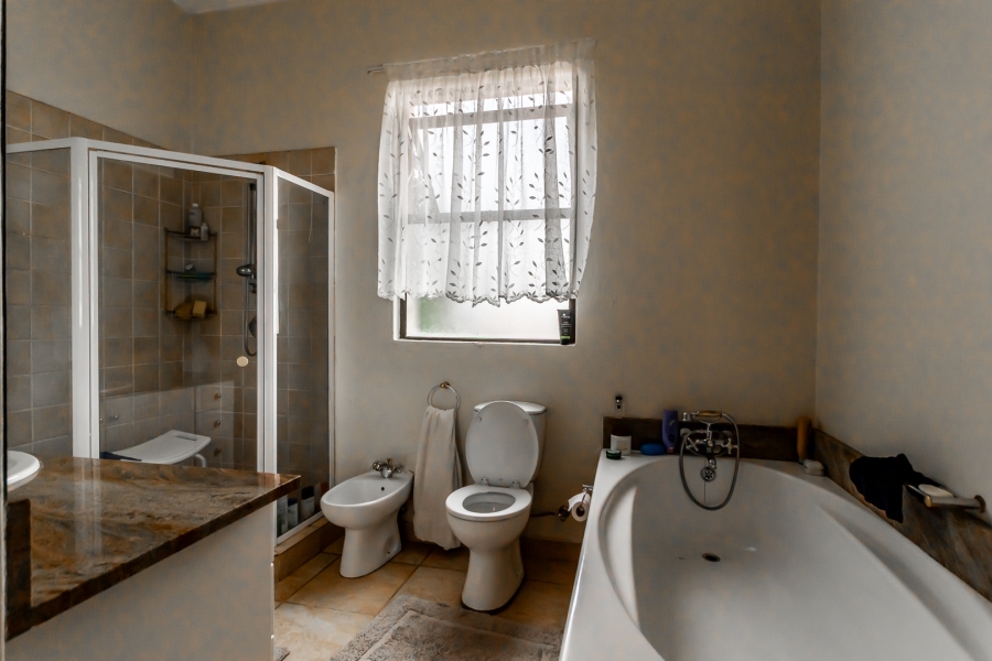 3 Bedroom Property for Sale in Waterkloof Ridge Gauteng