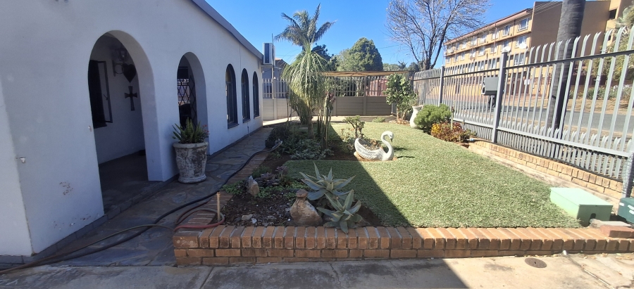 6 Bedroom Property for Sale in Pretoria Gardens Gauteng