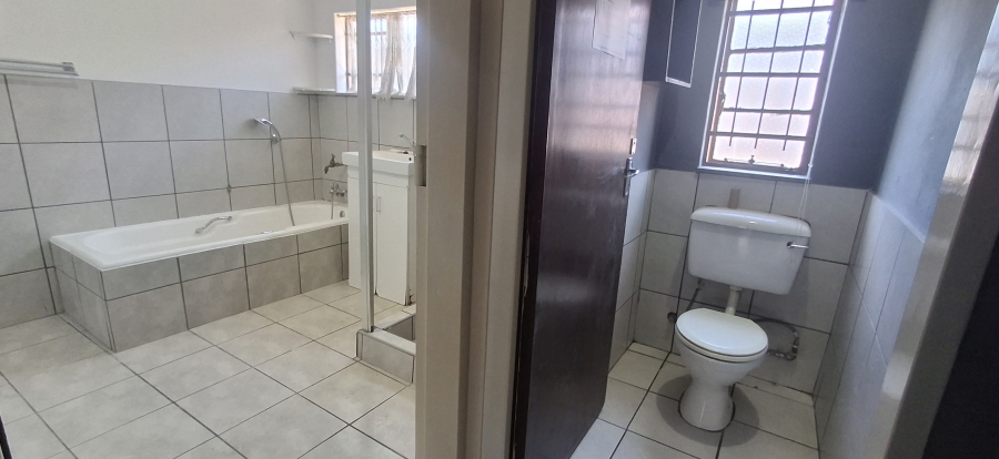 6 Bedroom Property for Sale in Pretoria Gardens Gauteng