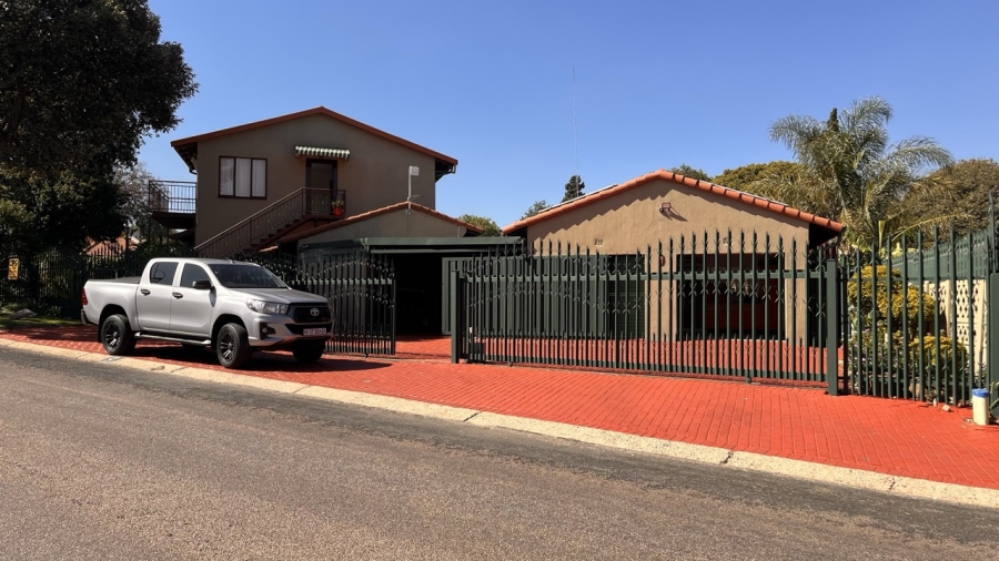 3 Bedroom Property for Sale in Verwoerdpark Gauteng