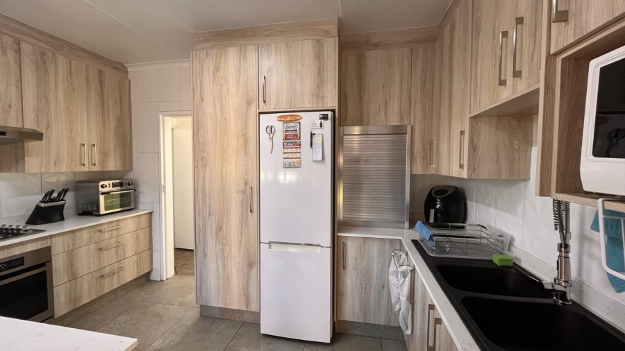 3 Bedroom Property for Sale in Verwoerdpark Gauteng