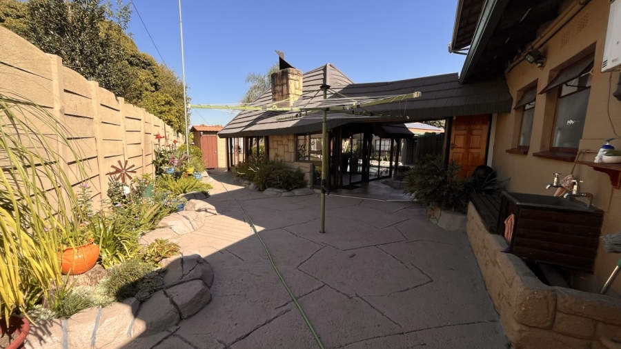 3 Bedroom Property for Sale in Verwoerdpark Gauteng