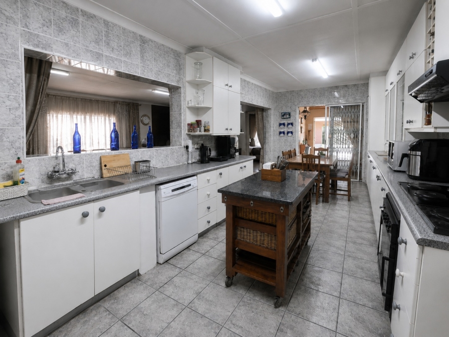 4 Bedroom Property for Sale in Boltonwold Gauteng