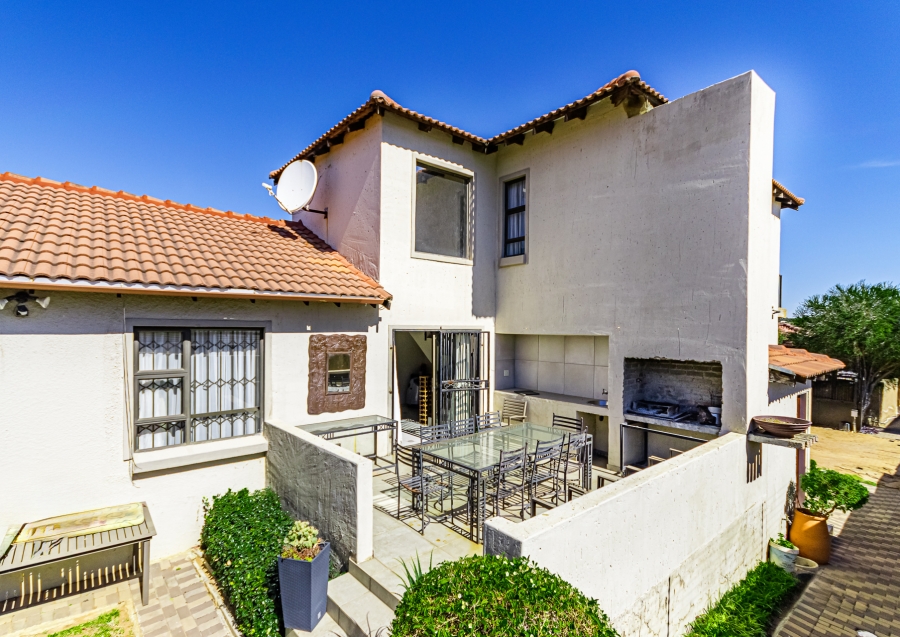4 Bedroom Property for Sale in Cosmo City Gauteng