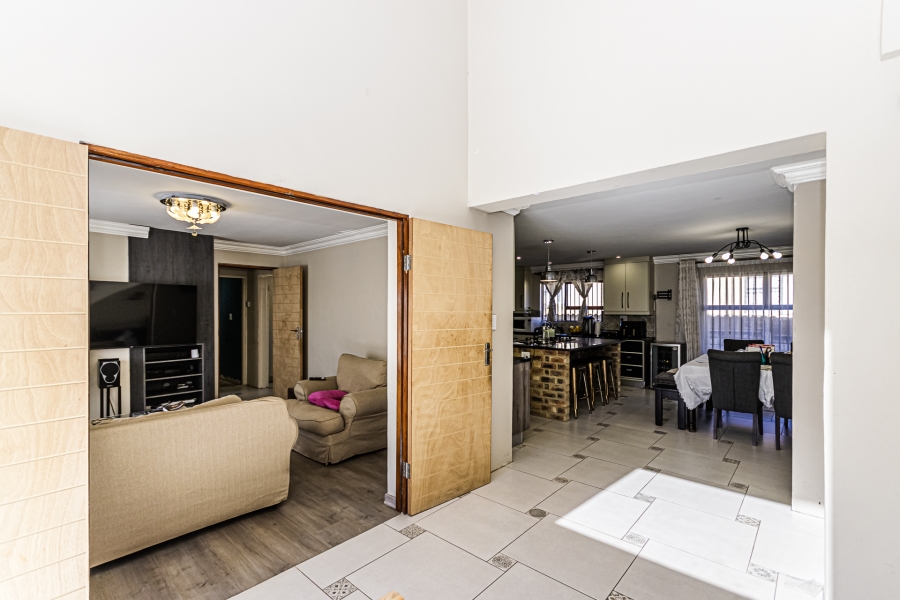 4 Bedroom Property for Sale in Cosmo City Gauteng