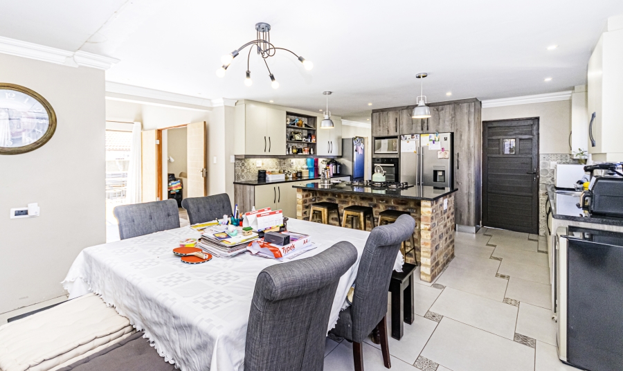 4 Bedroom Property for Sale in Cosmo City Gauteng