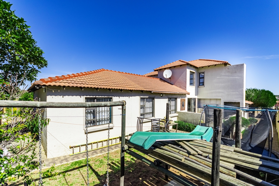 4 Bedroom Property for Sale in Cosmo City Gauteng