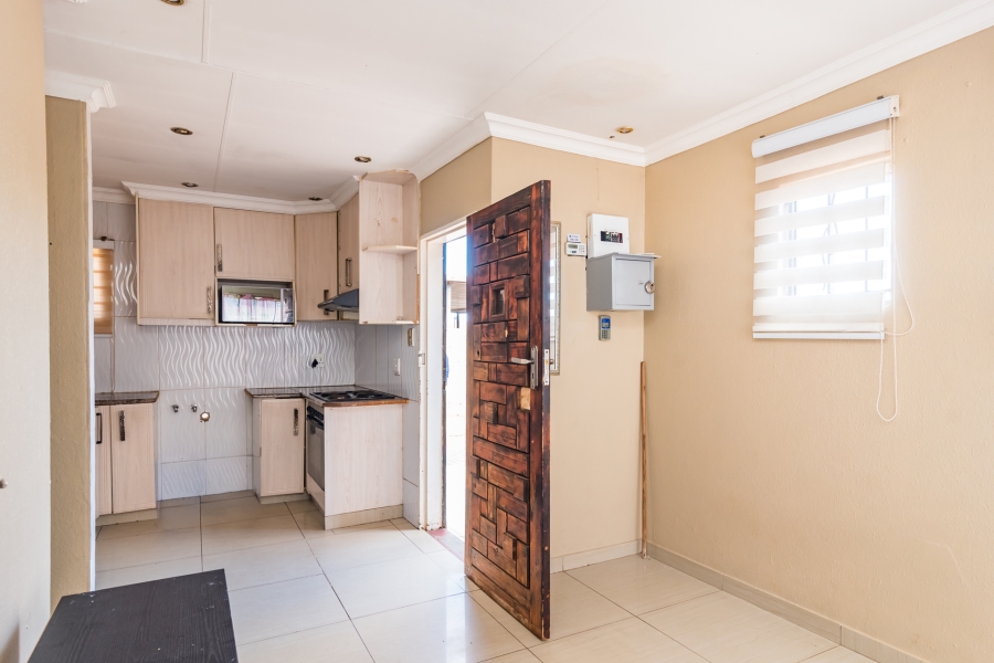 8 Bedroom Property for Sale in Protea Glen Gauteng
