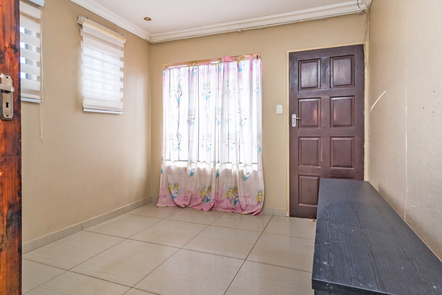 8 Bedroom Property for Sale in Protea Glen Gauteng