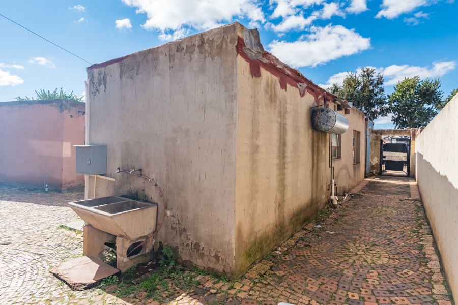 8 Bedroom Property for Sale in Protea Glen Gauteng