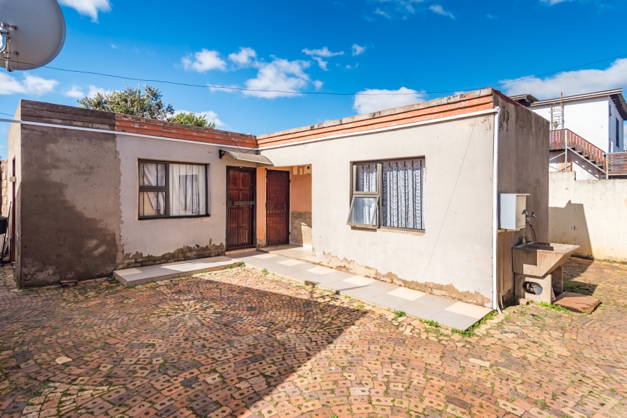 8 Bedroom Property for Sale in Protea Glen Gauteng