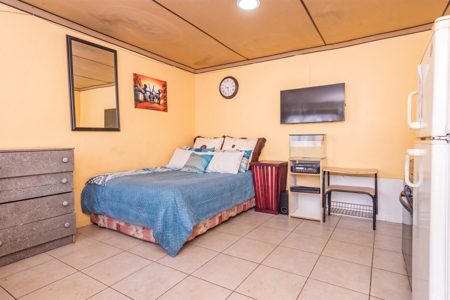 8 Bedroom Property for Sale in Protea Glen Gauteng