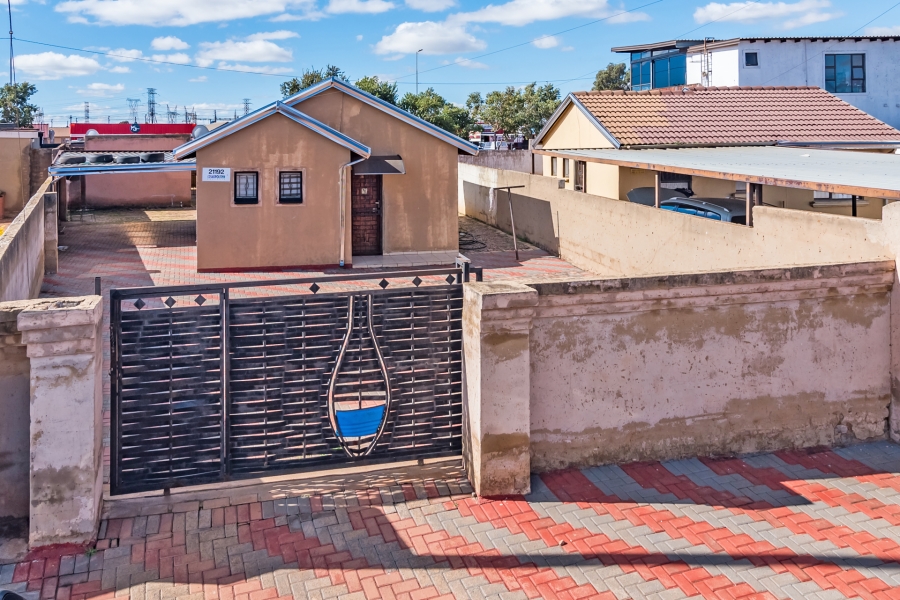 8 Bedroom Property for Sale in Protea Glen Gauteng