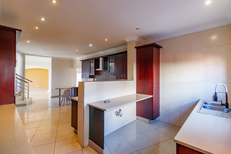 5 Bedroom Property for Sale in Valley View Estate Gauteng