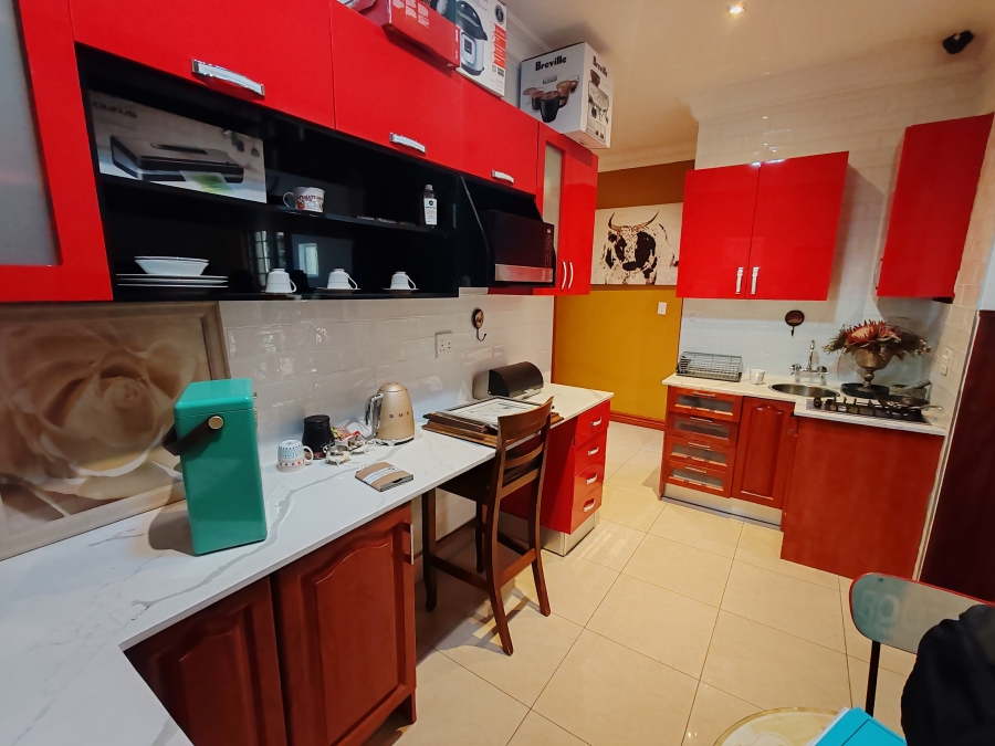4 Bedroom Property for Sale in Hartebeeshoek Gauteng