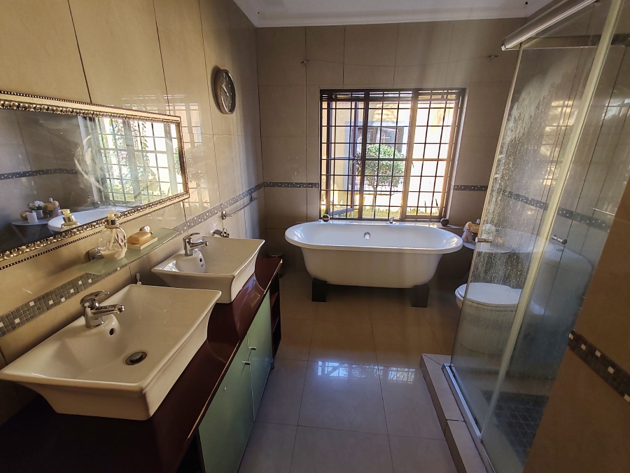 4 Bedroom Property for Sale in Hartebeeshoek Gauteng
