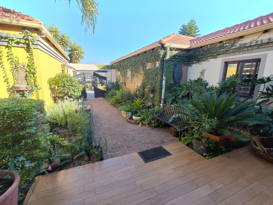 4 Bedroom Property for Sale in Hartebeeshoek Gauteng