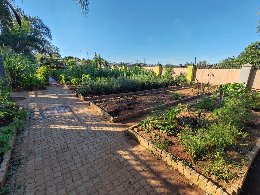4 Bedroom Property for Sale in Hartebeeshoek Gauteng