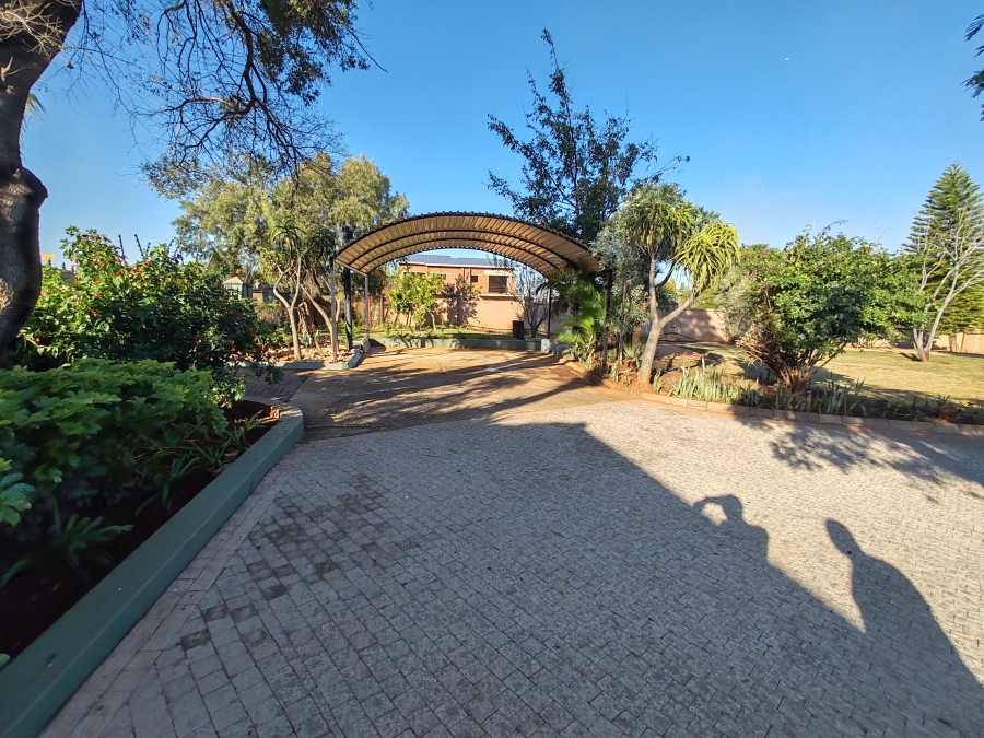 4 Bedroom Property for Sale in Hartebeeshoek Gauteng