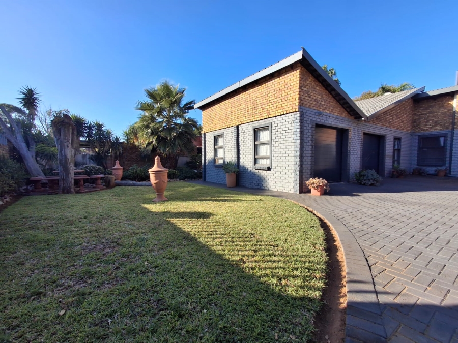 4 Bedroom Property for Sale in Theresa Park Gauteng