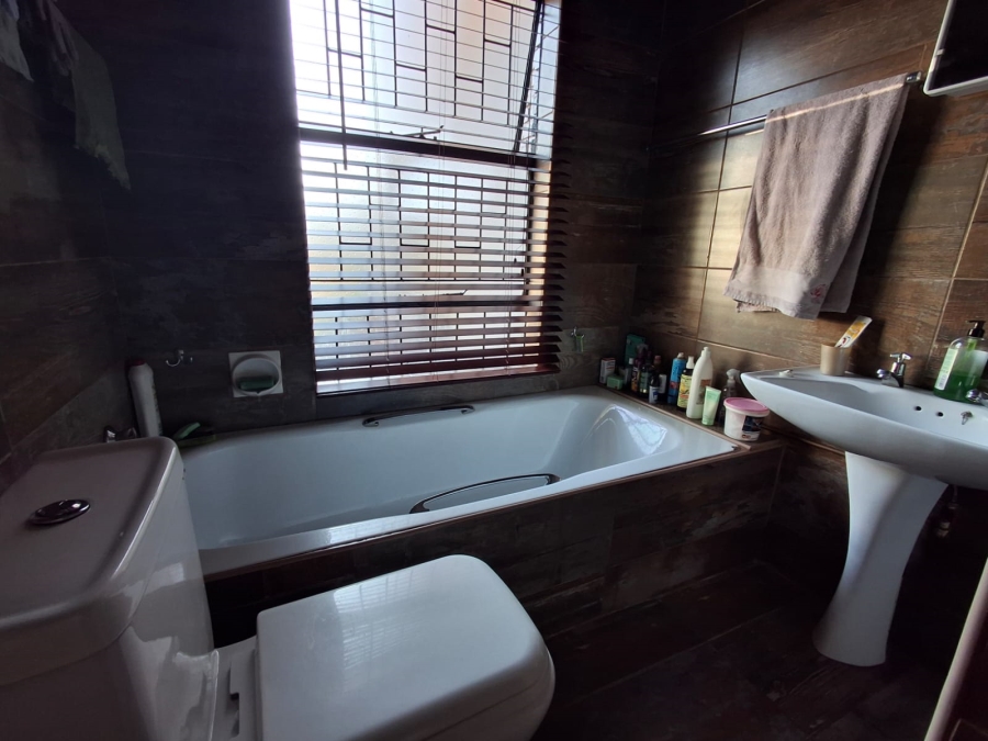 4 Bedroom Property for Sale in Theresa Park Gauteng