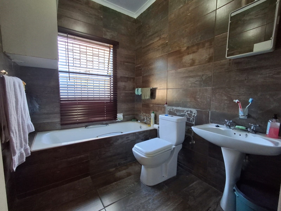 4 Bedroom Property for Sale in Theresa Park Gauteng