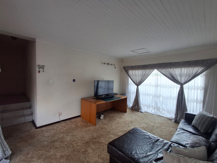 4 Bedroom Property for Sale in Theresa Park Gauteng