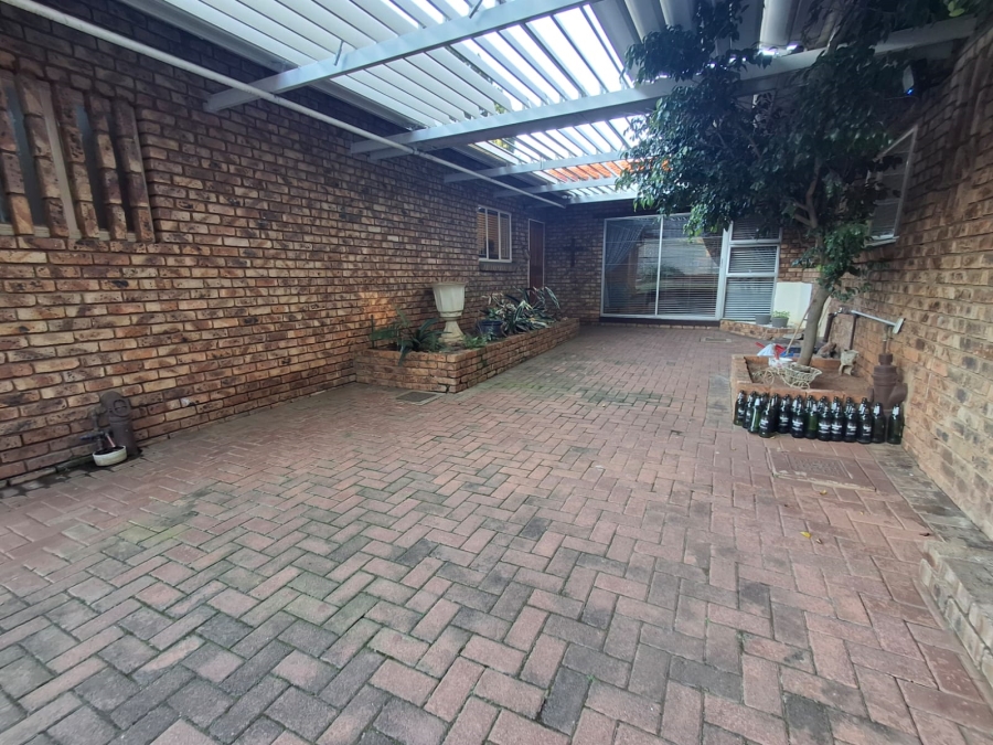 4 Bedroom Property for Sale in Theresa Park Gauteng
