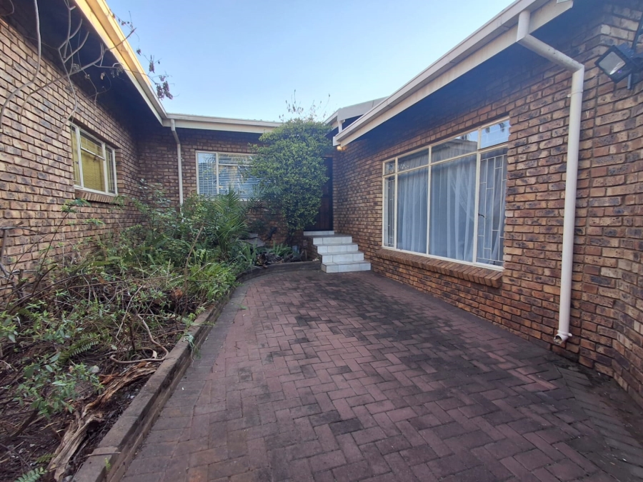 4 Bedroom Property for Sale in Theresa Park Gauteng