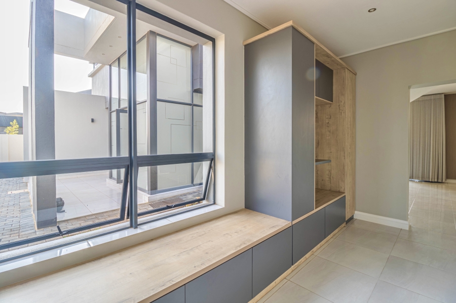 To Let 4 Bedroom Property for Rent in Midstream Heights Gauteng