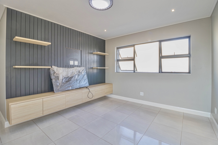 To Let 4 Bedroom Property for Rent in Midstream Heights Gauteng