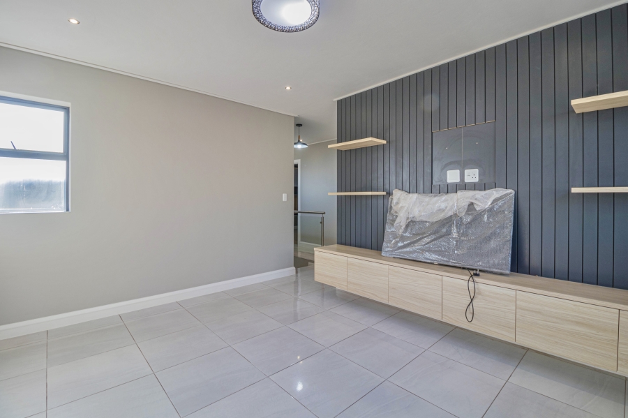 To Let 4 Bedroom Property for Rent in Midstream Heights Gauteng