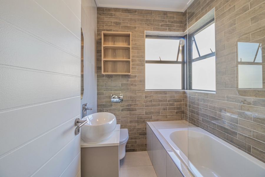 To Let 4 Bedroom Property for Rent in Midstream Heights Gauteng