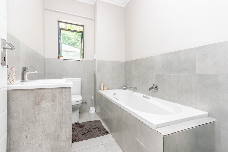 2 Bedroom Property for Sale in Morningside Manor Gauteng