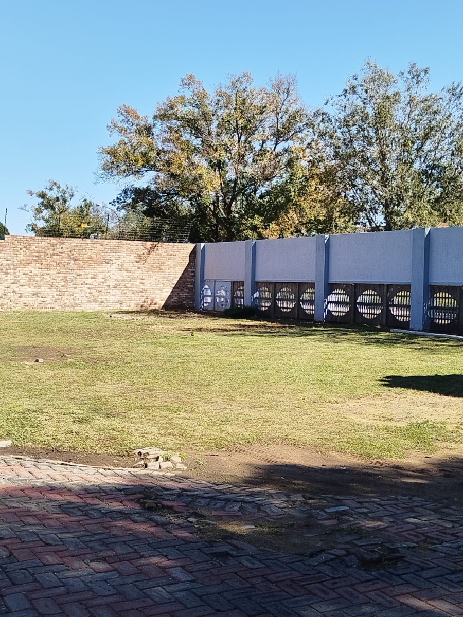 Commercial Property for Sale in Bedworth Park Gauteng
