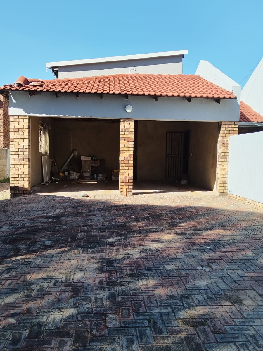 Commercial Property for Sale in Bedworth Park Gauteng