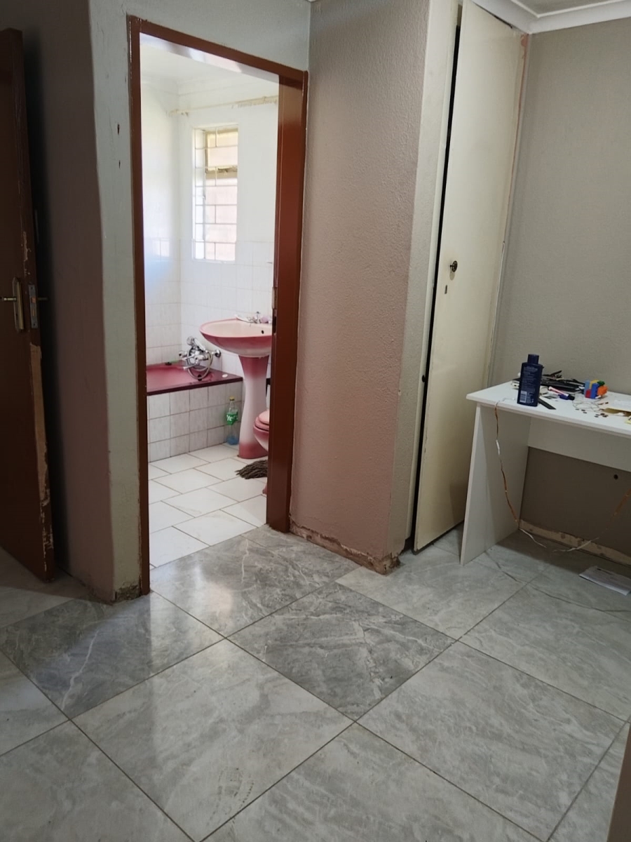 Commercial Property for Sale in Bedworth Park Gauteng