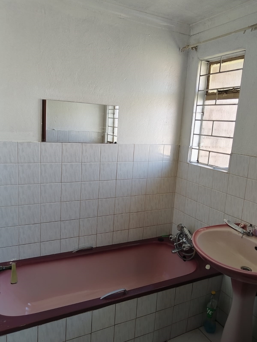 Commercial Property for Sale in Bedworth Park Gauteng