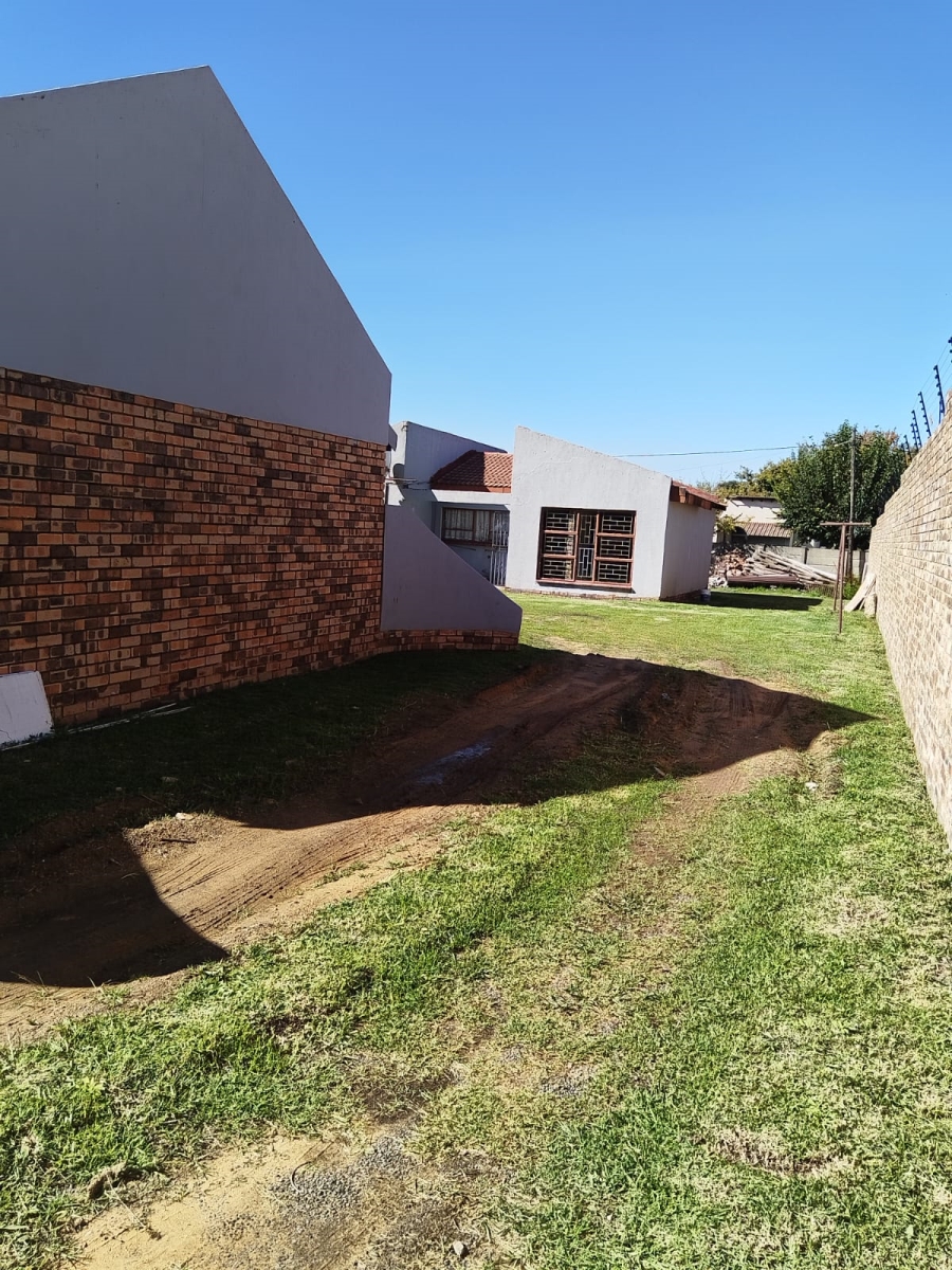 Commercial Property for Sale in Bedworth Park Gauteng