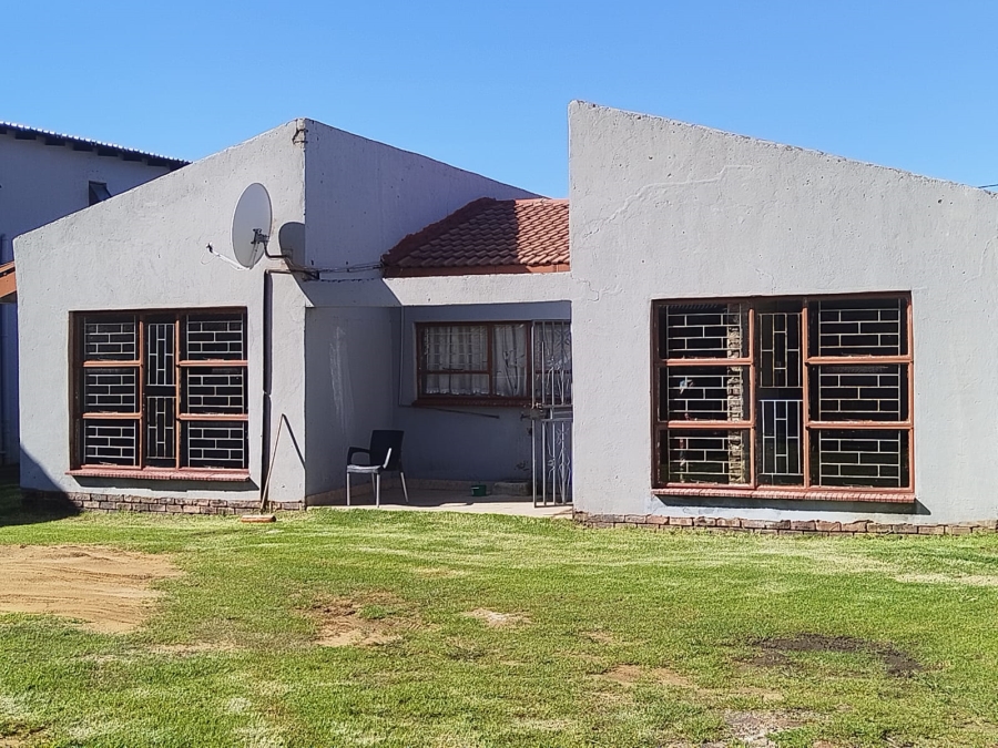 Commercial Property for Sale in Bedworth Park Gauteng