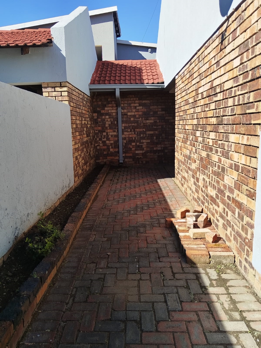 Commercial Property for Sale in Bedworth Park Gauteng