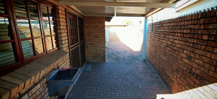 3 Bedroom Property for Sale in New Market Gauteng
